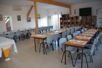 Repas de groupe dans la salle